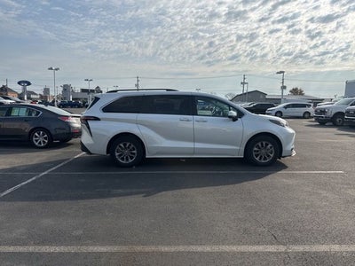 2025 Toyota Sienna XLE 8 Passenger