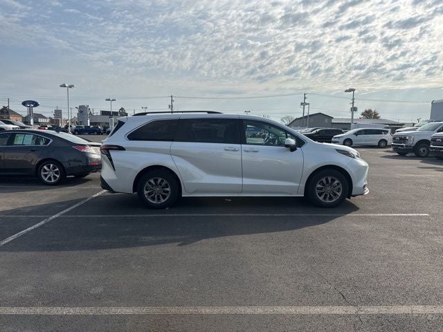 2025 Toyota Sienna XLE 8 Passenger