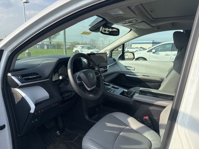 2025 Toyota Sienna XLE 8 Passenger
