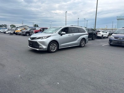 2022 Toyota Sienna XLE 7 Passenger