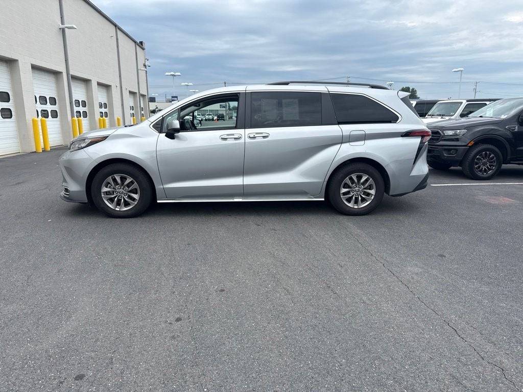 2022 Toyota Sienna XLE 7 Passenger