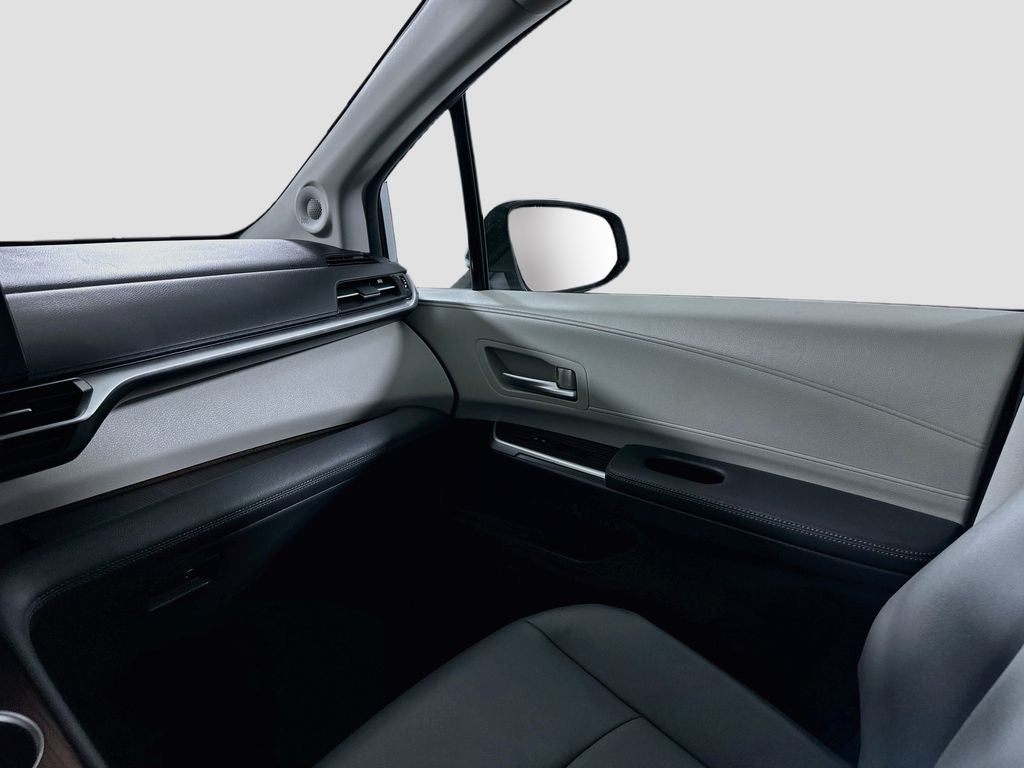 2022 Toyota Sienna XLE 7 Passenger