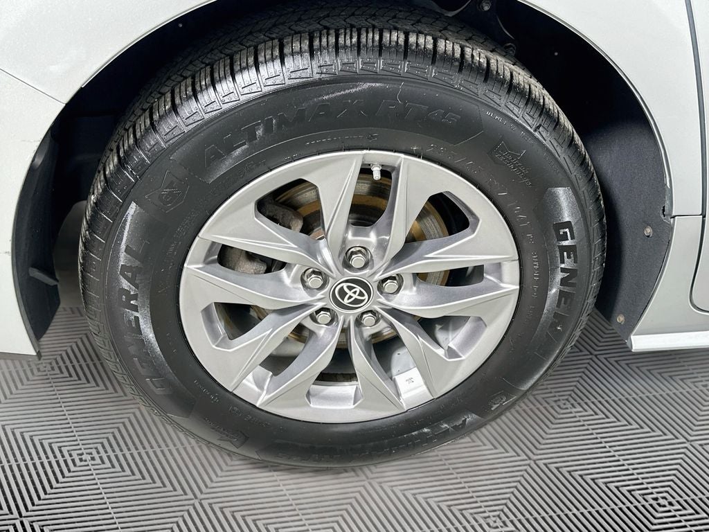 2022 Toyota Sienna XLE 7 Passenger