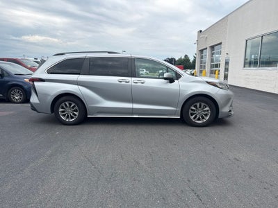 2022 Toyota Sienna XLE 7 Passenger