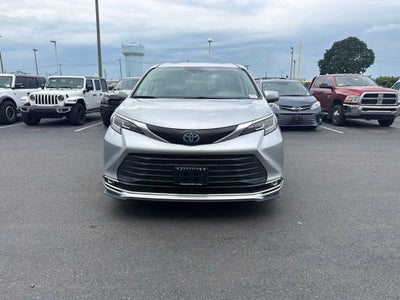 2022 Toyota Sienna XLE 7 Passenger