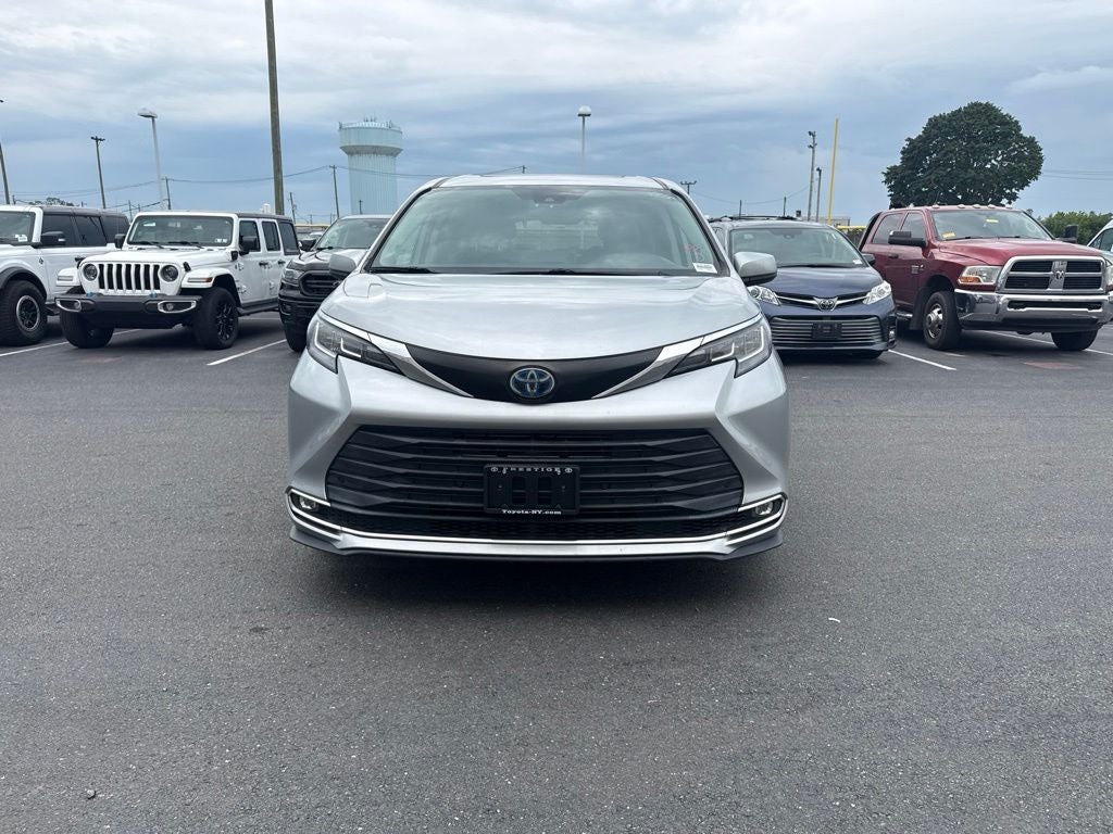 2022 Toyota Sienna XLE 7 Passenger