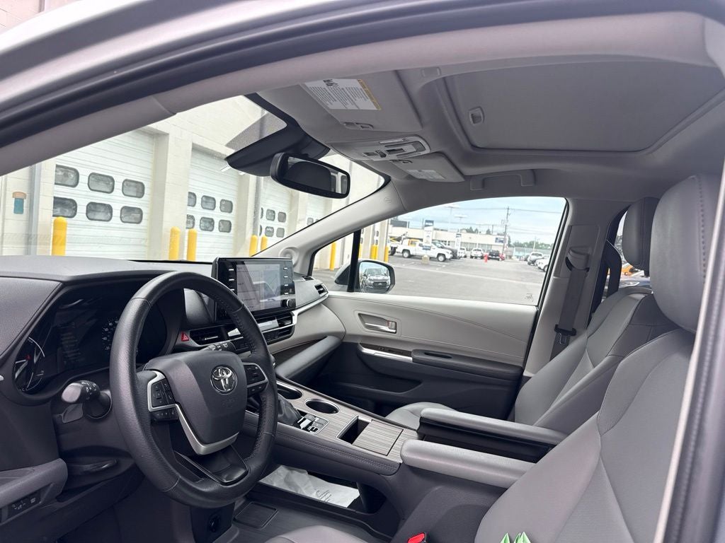 2022 Toyota Sienna XLE 7 Passenger
