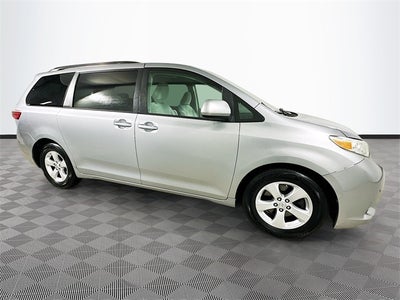 2017 Toyota Sienna LE 8 Passenger