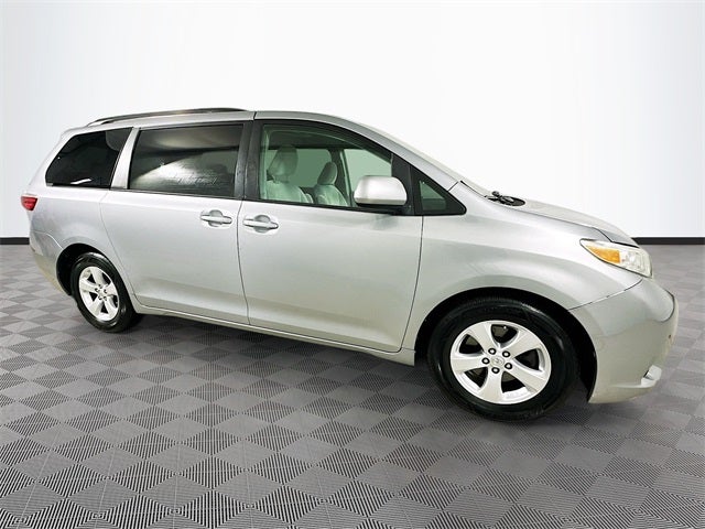 2017 Toyota Sienna LE 8 Passenger
