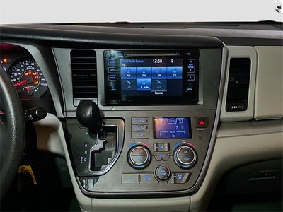 2017 Toyota Sienna LE 8 Passenger