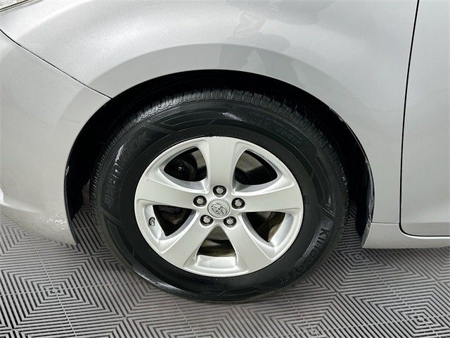 2017 Toyota Sienna LE 8 Passenger