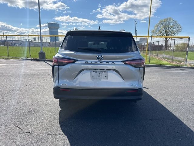 2021 Toyota Sienna XLE 8 Passenger