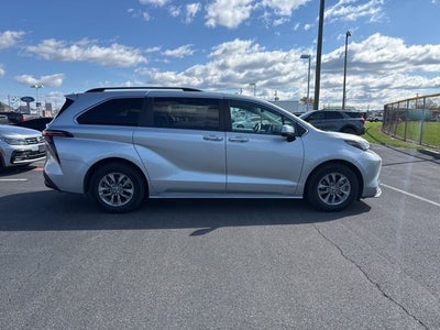 2021 Toyota Sienna XLE 8 Passenger