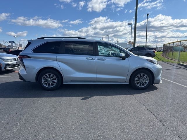 2021 Toyota Sienna XLE 8 Passenger