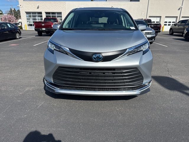 2021 Toyota Sienna XLE 8 Passenger