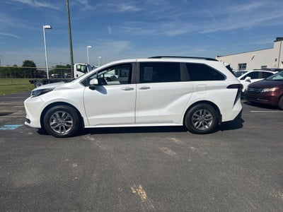 2025 Toyota Sienna XLE 8 Passenger