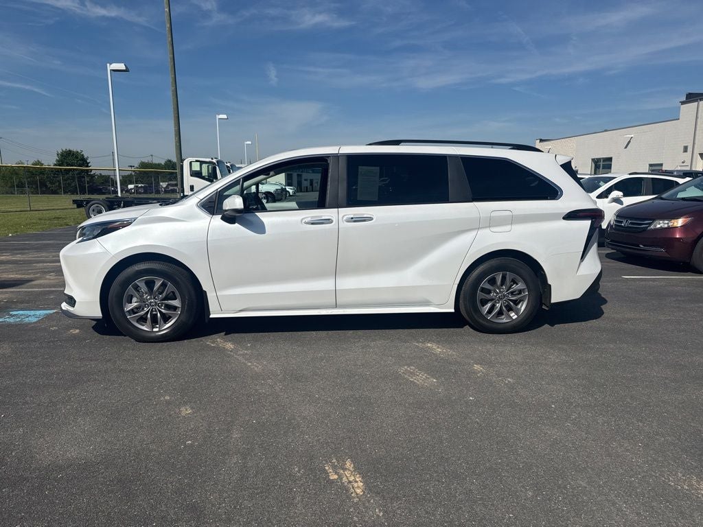 2025 Toyota Sienna XLE 8 Passenger