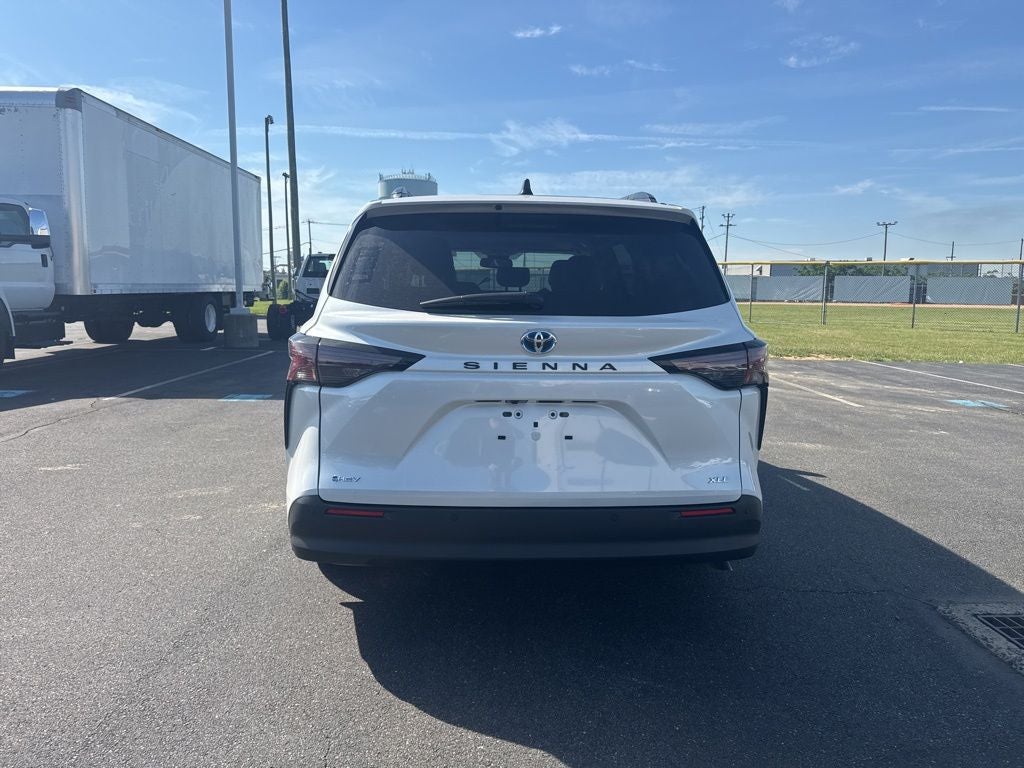2025 Toyota Sienna XLE 8 Passenger