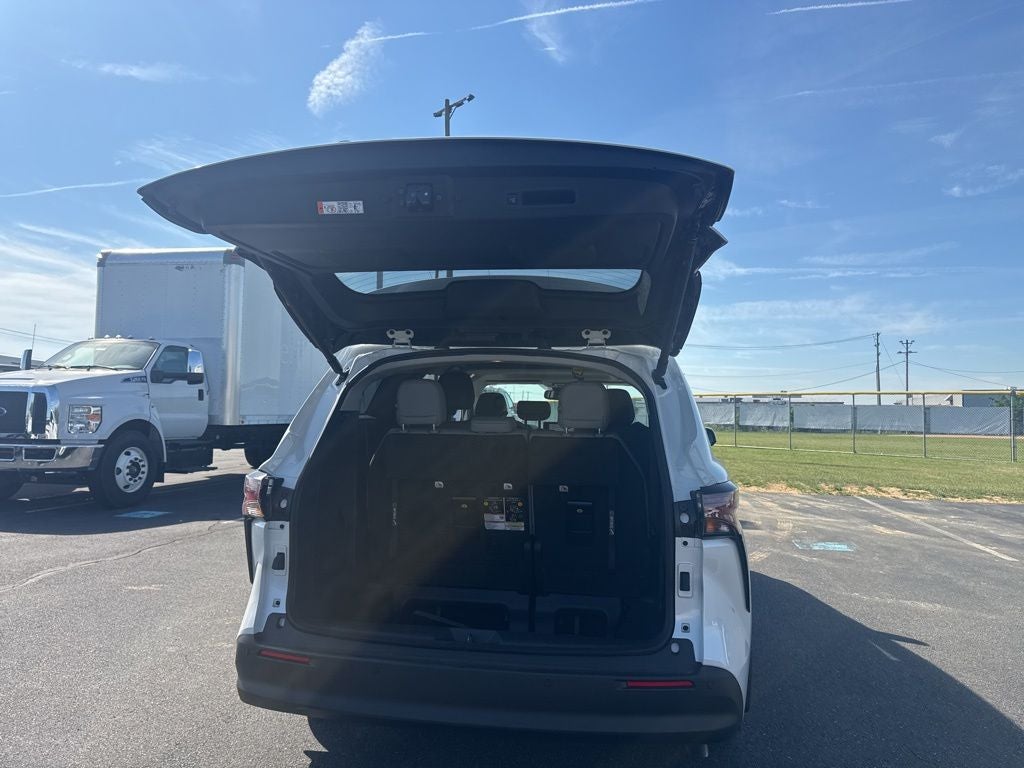2025 Toyota Sienna XLE 8 Passenger
