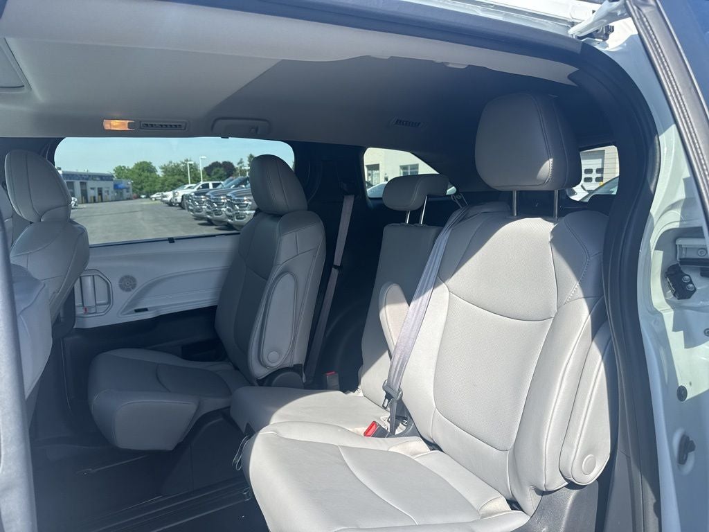 2025 Toyota Sienna XLE 8 Passenger