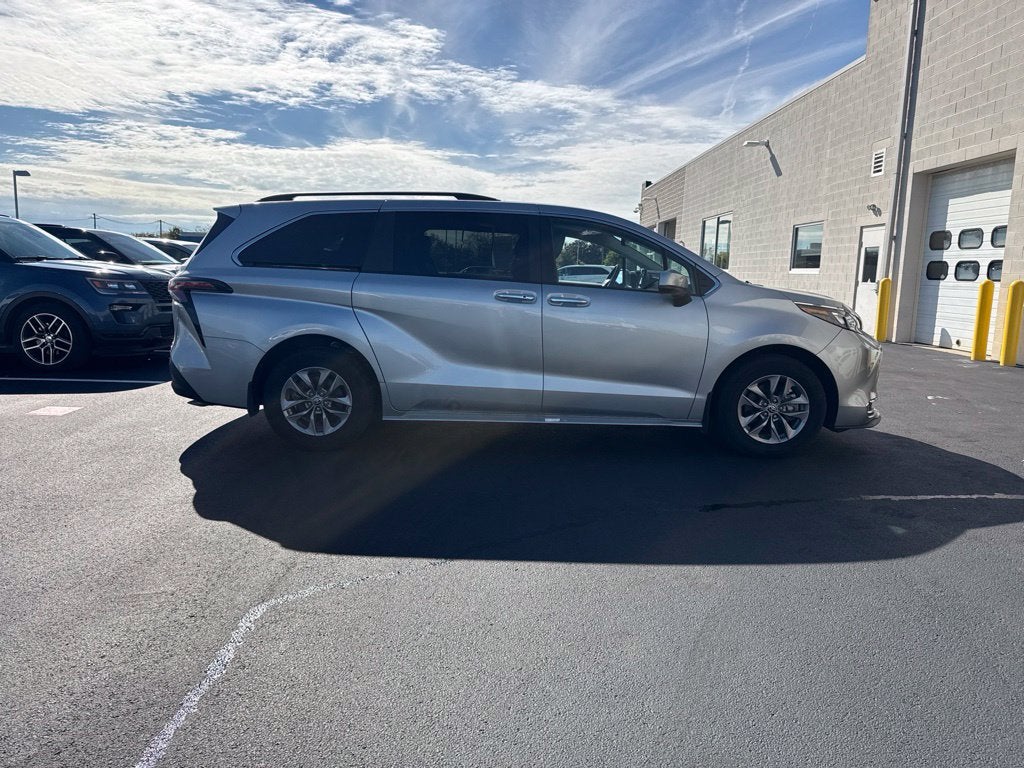 2024 Toyota Sienna XLE 7 Passenger