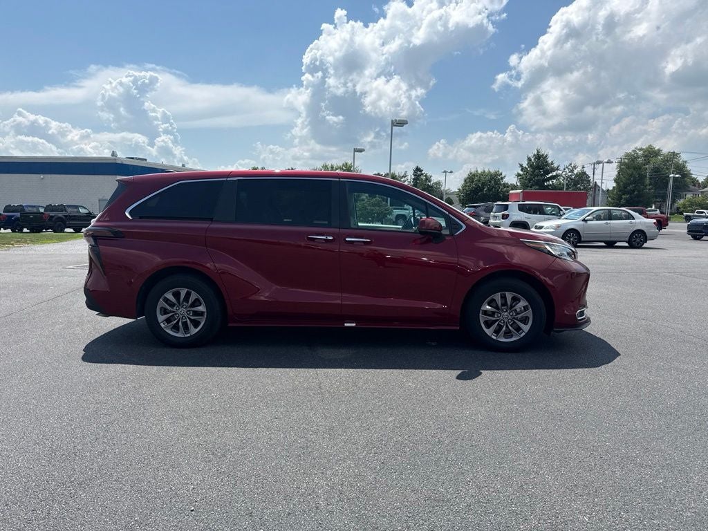 2023 Toyota Sienna XLE 7 Passenger
