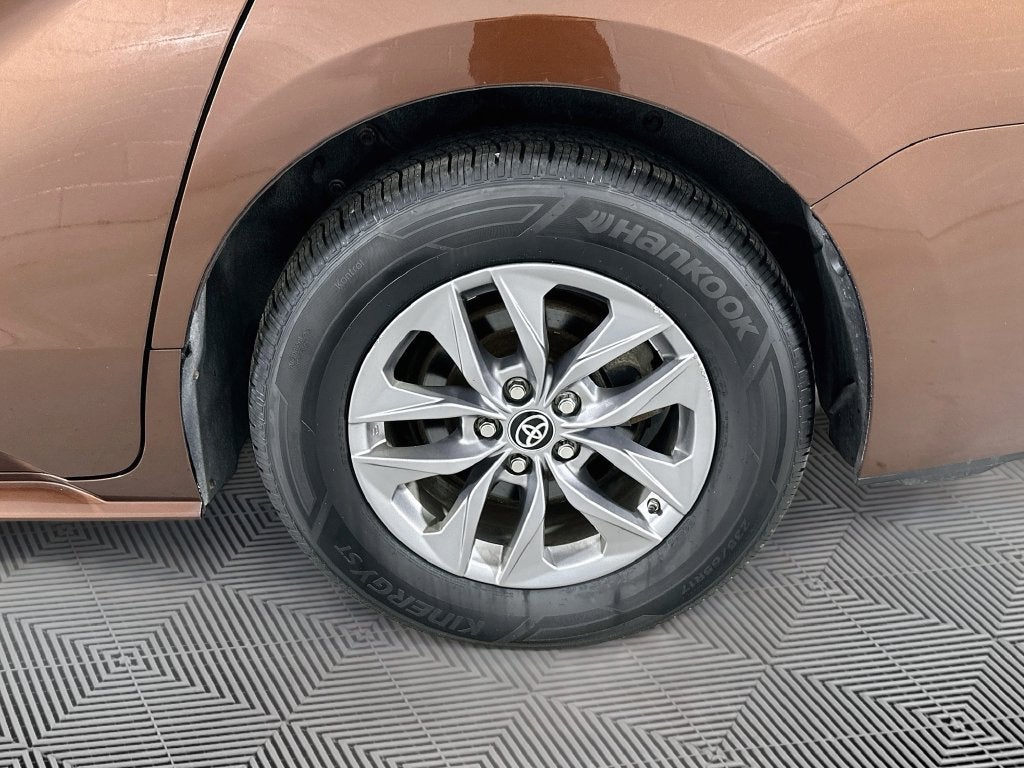2024 Toyota Sienna XLE 7 Passenger