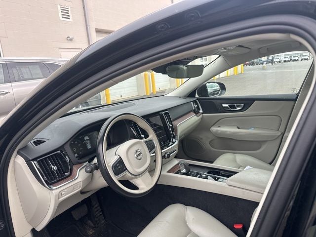 2022 Volvo S60 B5 Momentum