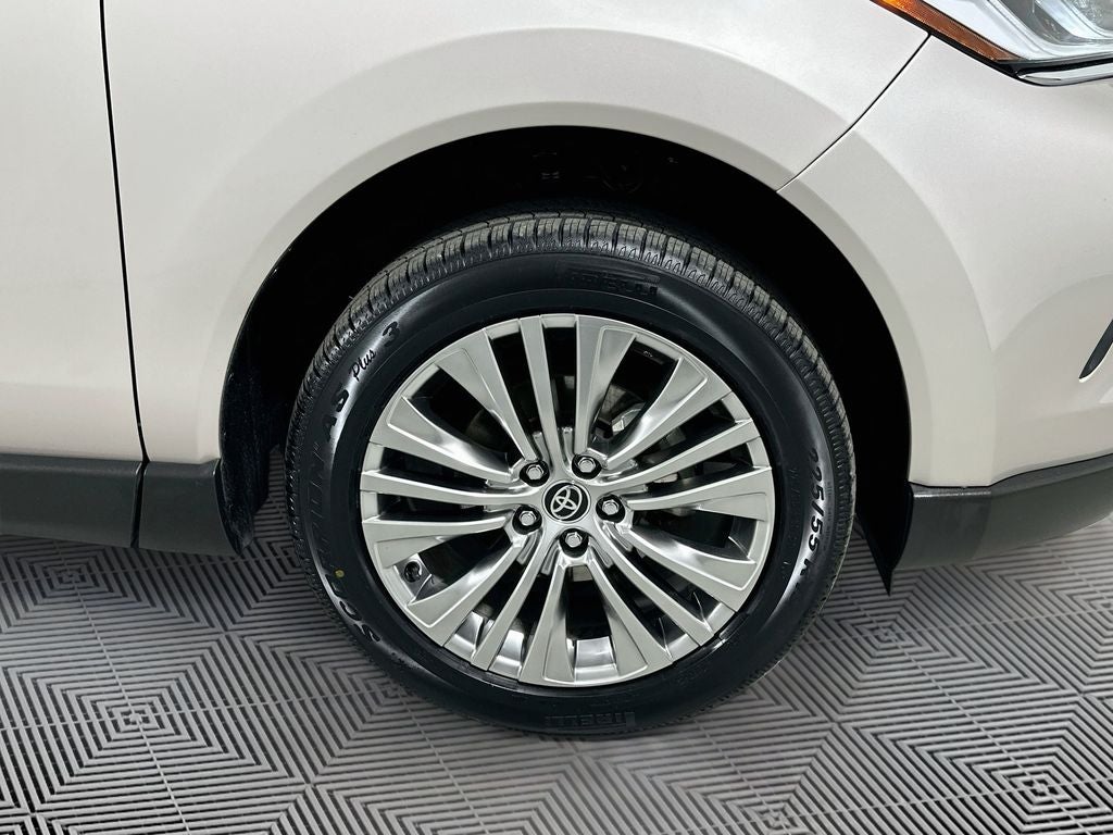 2023 Toyota Venza XLE