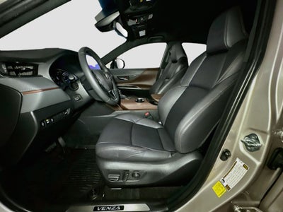2023 Toyota Venza XLE
