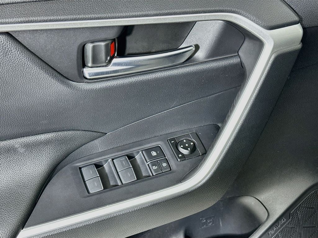 2025 Toyota RAV4 Hybrid SE