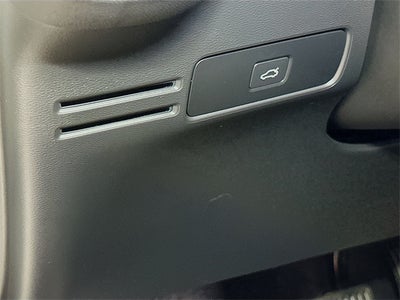 2023 Volvo XC40 B5 Plus Dark Theme