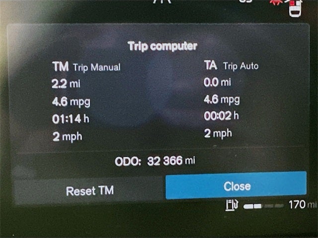 2023 Volvo XC40 B5 Plus Dark Theme