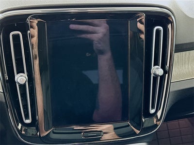 2023 Volvo XC40 B5 Plus Dark Theme