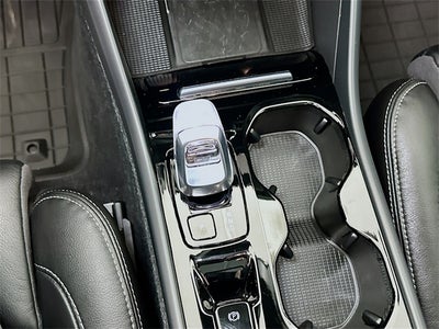 2023 Volvo XC40 B5 Plus Dark Theme