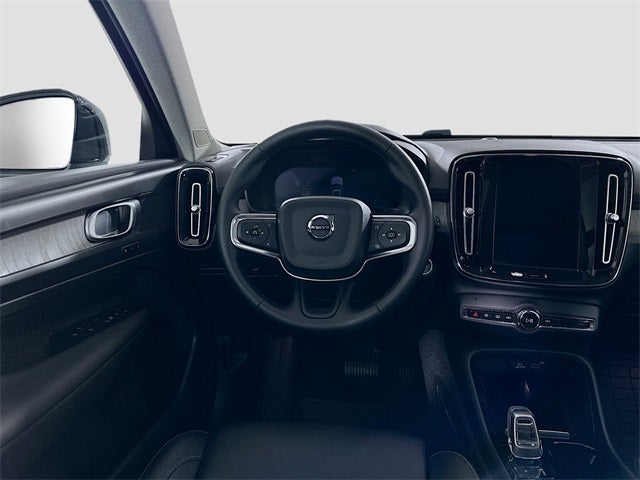 2023 Volvo XC40 B5 Plus Dark Theme
