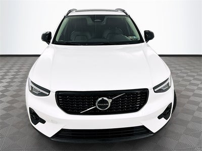 2023 Volvo XC40 B5 Plus Dark Theme