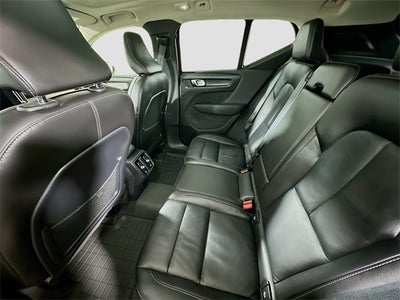 2023 Volvo XC40 B5 Plus Dark Theme