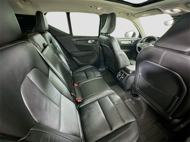 2023 Volvo XC40 B5 Plus Dark Theme