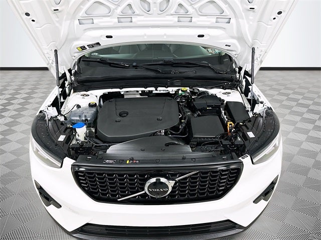 2023 Volvo XC40 B5 Plus Dark Theme