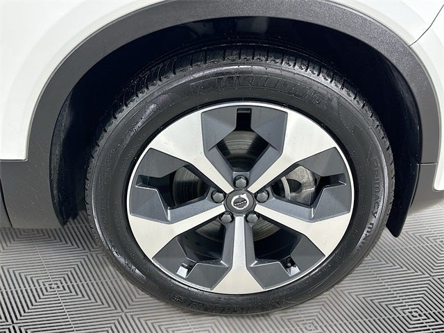 2023 Volvo XC40 B5 Plus Dark Theme