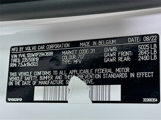 2023 Volvo XC40 B5 Plus Dark Theme