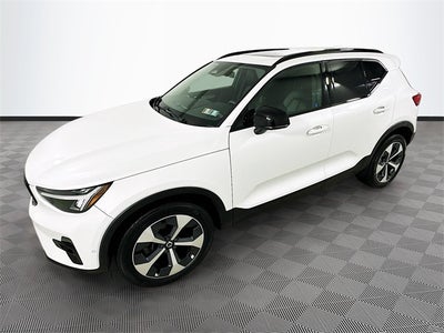 2023 Volvo XC40 B5 Plus Dark Theme