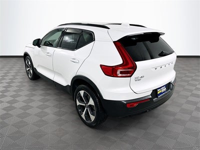 2023 Volvo XC40 B5 Plus Dark Theme