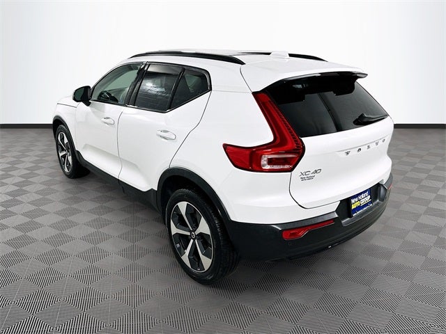 2023 Volvo XC40 B5 Plus Dark Theme