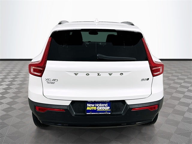 2023 Volvo XC40 B5 Plus Dark Theme