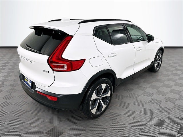 2023 Volvo XC40 B5 Plus Dark Theme
