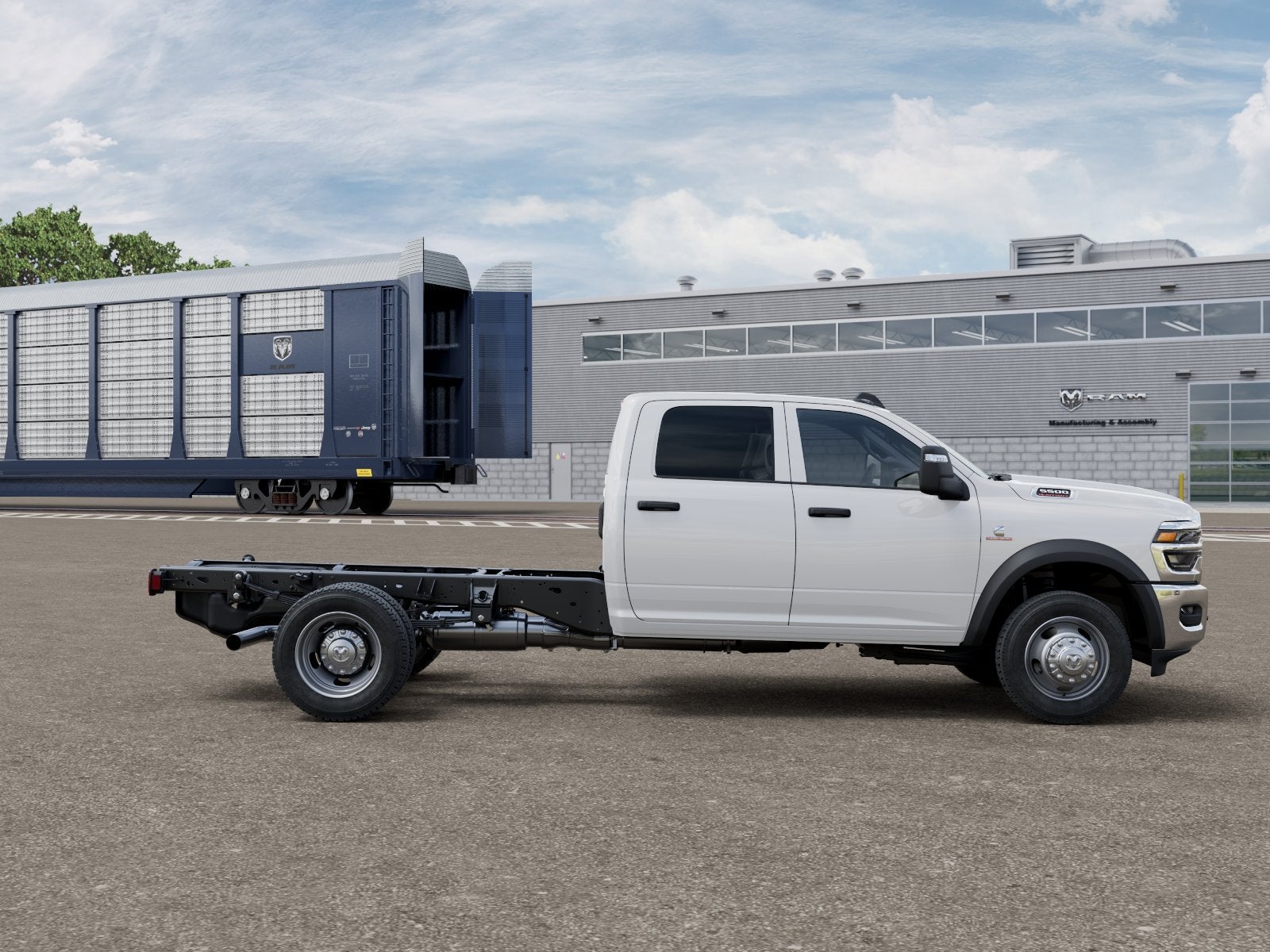 2027 RAM Ram 5500 Chassis Cab RAM 5500 TRADESMAN CHASSIS CREW CAB 4X4 60' CA