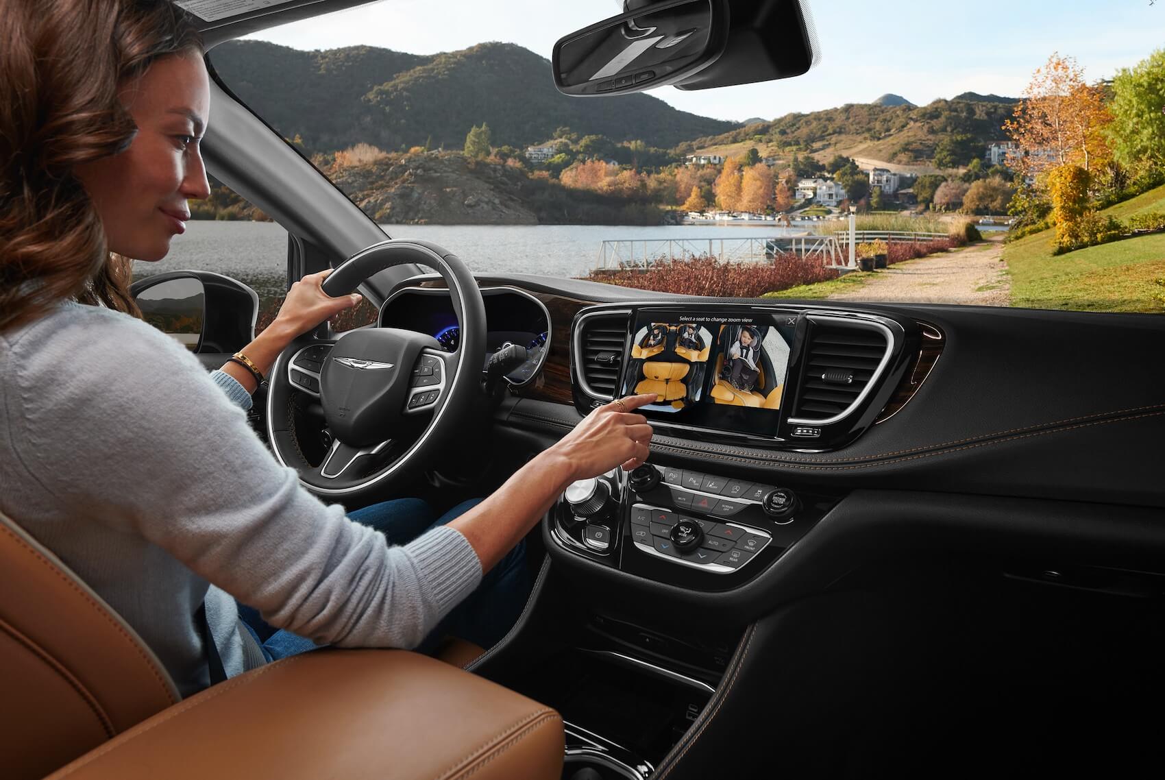 Chrysler Pacifica Tech