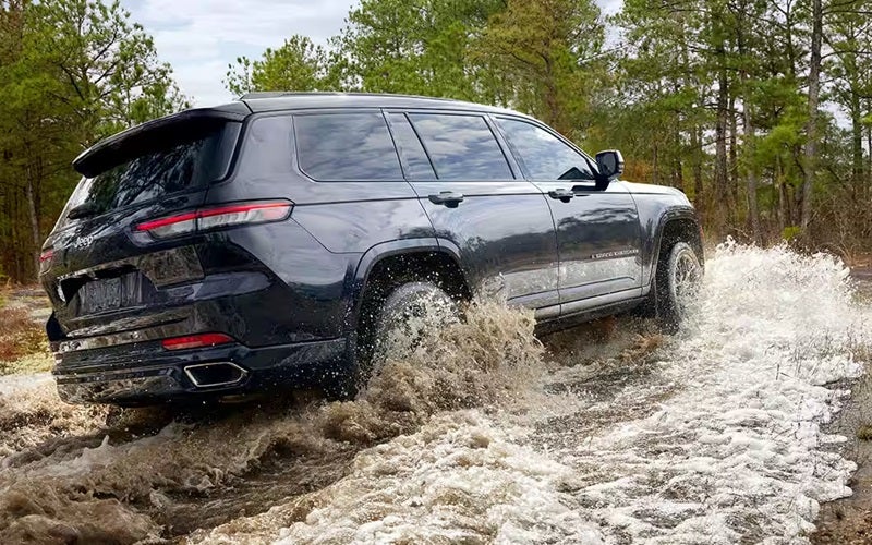 Jeep Grand Cherokee vs Ford Explorer